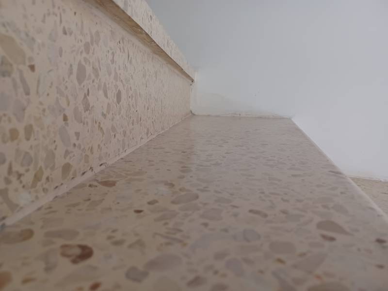 Rénovation d'un escalier en granito beige à Allauch
