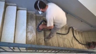 Escalier en granito en cours de rénovation